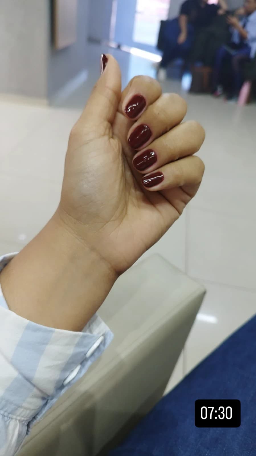 Manicure com esmaltação em gel 